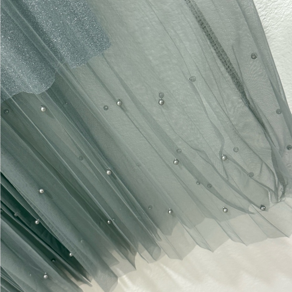 Elegant Gray Tulle Skirt - Picture 2 of 5